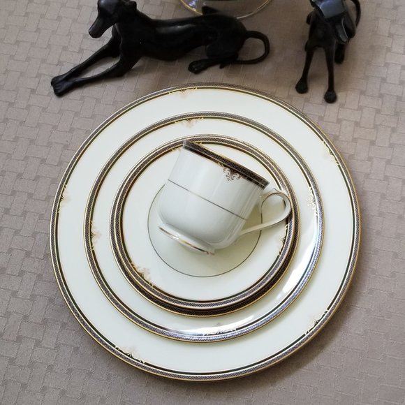 Noritake Lady Quentin 5 Piece Place Setting****EXCELLENT CONDITION**** - Picture 2 of 8